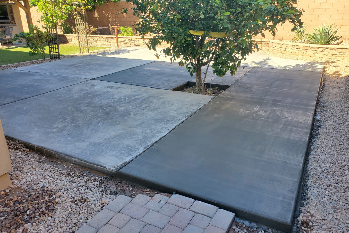 Finished overview of the backyard patio tied into the tree planter and surrounding yard.